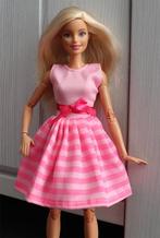 Barbie kleding nieuw - Korte jurk met strepen en strik roze, Ophalen of Verzenden, Nieuw, Barbie