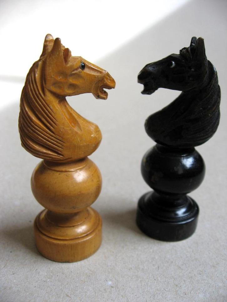 Antiek Regency schaakspel compleet met bord en damstenen, Hobby en Vrije tijd, Gezelschapsspellen | Bordspellen, Gebruikt, Een of twee spelers