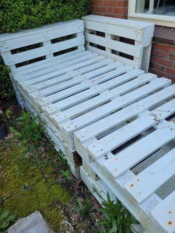 Witte tuinbank bestaande uit partij 10 pallets