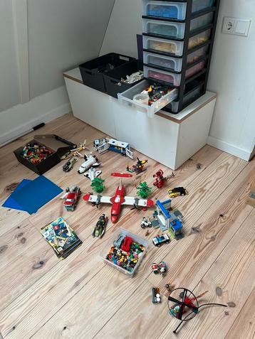 Grote partij LEGO sets stenen poppetjes en weg en bouwplaten beschikbaar voor biedingen