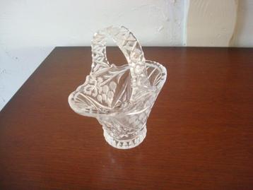 Glazen mandje beschikbaar voor biedingen