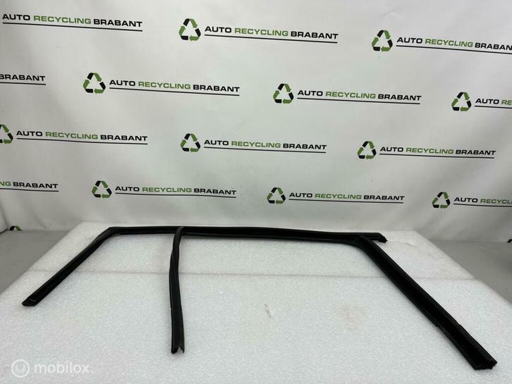 Raamrubber Rechts Achterportier Volkswagen Tiguan 5N0839432F, Auto-onderdelen, Ruiten en Toebehoren, Volkswagen, Gebruikt, Ophalen of Verzenden