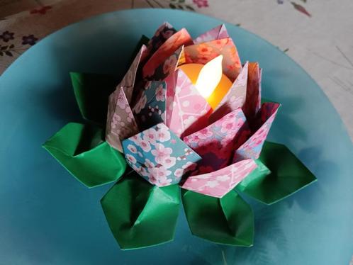 Unieke origami lotusbloem theelichthouder met LED-kaars, Huis en Inrichting, Woonaccessoires | Kandelaars en Kaarsen, Nieuw, Kandelaar
