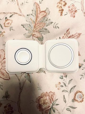 Apple magsafe duo charger  beschikbaar voor biedingen