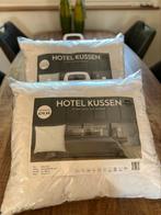 Twee nieuwe kussens, Ophalen, Eenpersoons, Wit, Nieuw