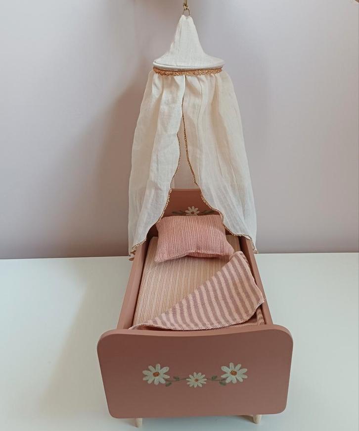 Maileg houten bedje/Maileg hemeltje/Maileg bunny (mt1), Verzamelen, Poppenhuizen en Toebehoren, Zo goed als nieuw, Poppenhuis