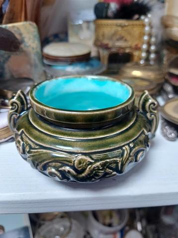 Mooi klein Majolica/Barbotine Art-Nouveau Sarraqumines potje beschikbaar voor biedingen