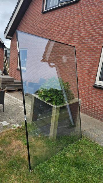 Dubbel glas ruit beschikbaar voor biedingen
