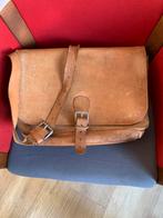 Vintage leren schoudertas/ schooltas, Schoudertas, Gebruikt, Ophalen of Verzenden, Minder dan 30 cm