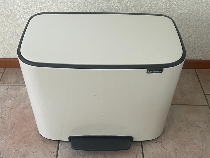 Brabantia Bo pedaalemmer 3-vaks 11 liter Wit, Huis en Inrichting, Woonaccessoires | Prullenbakken, Gebruikt, Metaal, Minder dan 50 cm