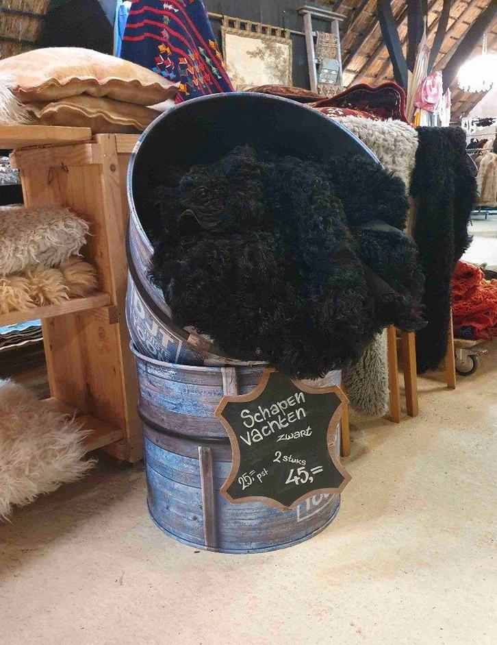 Zwart glanzende geitenvachtjes gekrulde 70/50 nieuw, Huis en Inrichting, Woonaccessoires | Overige, Gebruikt, Ophalen of Verzenden