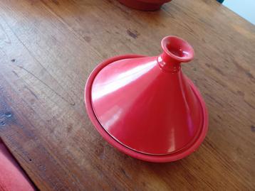 Rode tajine beschikbaar voor biedingen