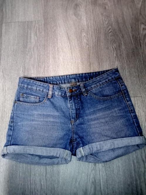 korte broek van vero moda / maat 29, Kleding | Dames, Broeken en Pantalons, Zo goed als nieuw, Blauw, Kort, Ophalen of Verzenden