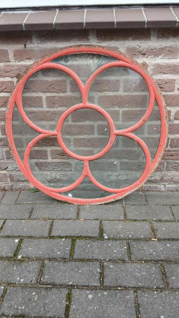 zwaar en mooi rond 70 cm gietijzeren stalraam mooie opmaak beschikbaar voor biedingen