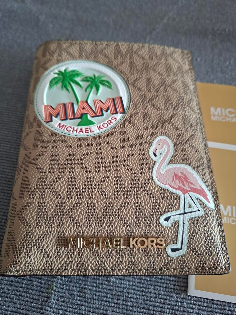 Michael Kors MK logo travel wallet jet set, Ophalen of Verzenden, Nieuw, Beige, Overige merken
