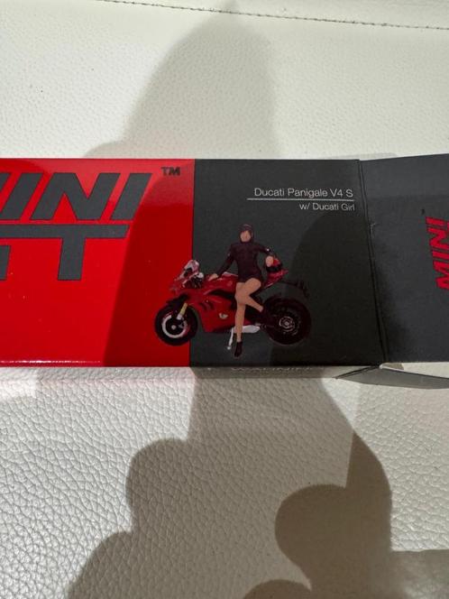 te koop  beschadig mini gt motor ducati + vrouw figure, Hobby en Vrije tijd, Modelauto's | Overige schalen, Gebruikt, Motor, Ophalen of Verzenden