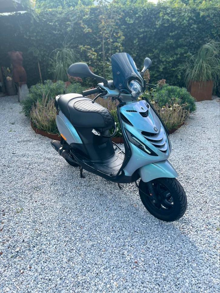 Piaggio zip E5 50cc, Fietsen en Brommers, Scooters | Piaggio, Zo goed als nieuw, Zip, Maximaal 45 km/u, Benzine, Ophalen of Verzenden