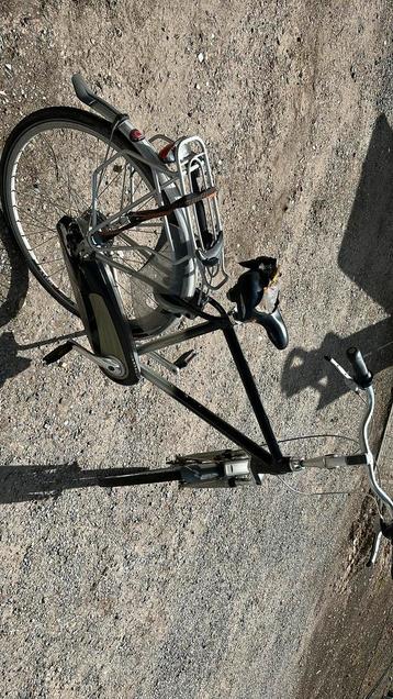 2 fietsen ! Lees ff beschikbaar voor biedingen