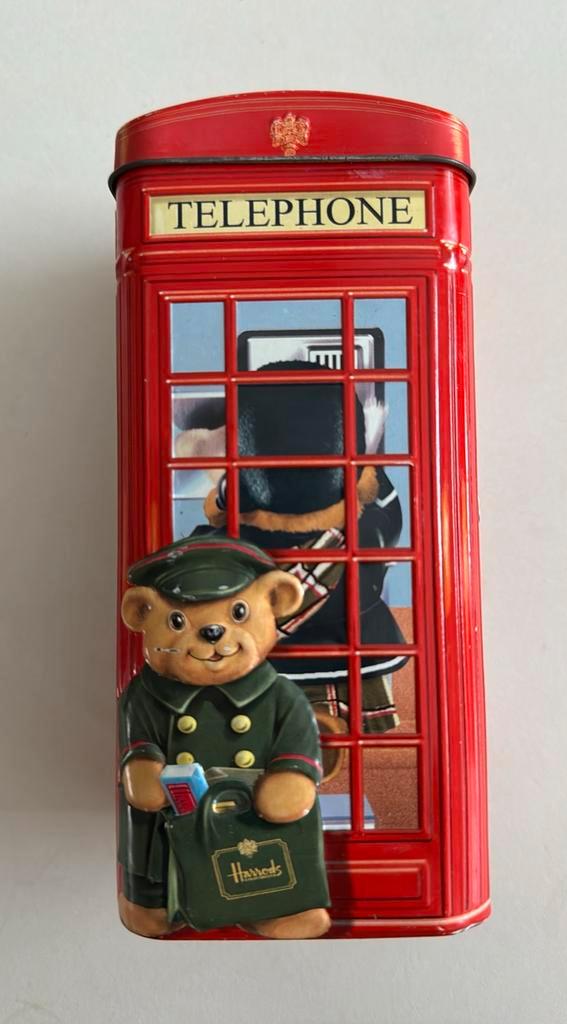 Harrods Theebus / Koektrommel - Londense telefooncel, Verzamelen, Blikken, Zo goed als nieuw, Thee, Overige merken, Ophalen of Verzenden