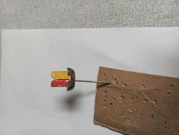 Metalen speldje van "Triumph" motoren. beschikbaar voor biedingen