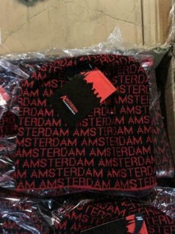 Partij handel mutsen  met Amsterdam 60 stuks partij beschikbaar voor biedingen