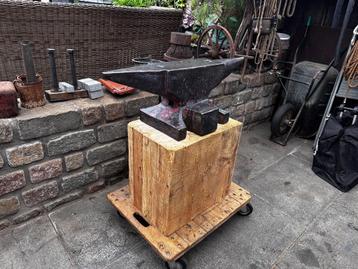 Aambeeld 250 kg. beschikbaar voor biedingen