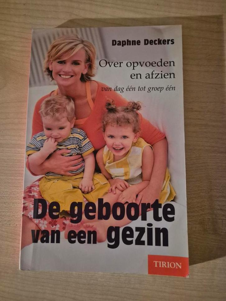 De geboorte van een gezin - Daphne Deckers ***zgan***, Boeken, Zwangerschap en Opvoeding, Zo goed als nieuw, Zwangerschap en Bevalling