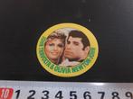 sticker John Travolta & Olivia Newton - John  TY899, Verzamelen, Ophalen, Zo goed als nieuw