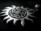 Zilveren 925 zilver kettinghanger van zon met 4 triquetra's, Overige voorstellingen, Verzenden, Nieuw, Zilver