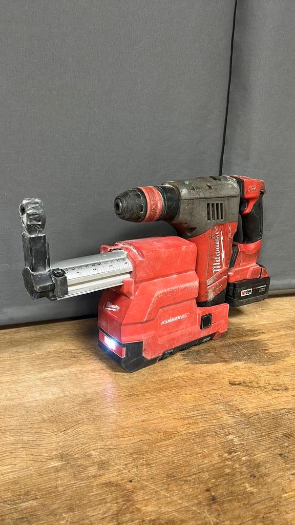 Milwaukee boorhamer met stofzuiger M18., Doe-het-zelf en Verbouw, Gereedschap | Boormachines, Gebruikt, Boor- en/of Breekhamer