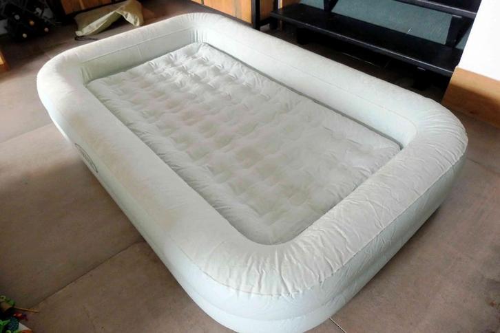 Intex junior airbed / luchtbed met opstaande rand., Caravans en Kamperen, Luchtbedden, Gebruikt, 1-persoons, Ophalen of Verzenden