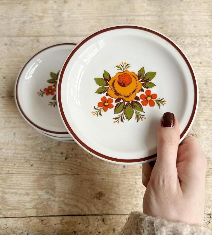 8 vintage gebaksbordjes bloem, Huis en Inrichting, Keuken | Servies, Zo goed als nieuw, Bord(en), Overige stijlen, Ophalen of Verzenden