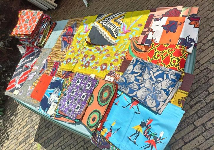 115 Vintage wax stoffen UNIWAX Dutch Java GOECKE (Vlisco?), Hobby en Vrije tijd, Stoffen en Lappen, Nieuw, Katoen, 30 tot 120 cm