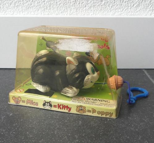 Vintage poesje trekspeeltje plastic opwindspeeltje kat poes, Verzamelen, Beelden en Beeldjes, Zo goed als nieuw, Dier, Ophalen of Verzenden