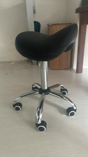 Ergonomic desk stool