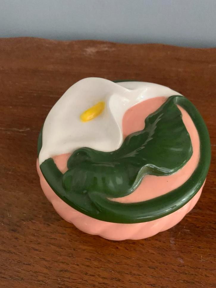 Vintage rond keramisch snuisterijen potje Calla lelie ‘40-50, Antiek en Kunst, Antiek | Keramiek en Aardewerk, Ophalen of Verzenden
