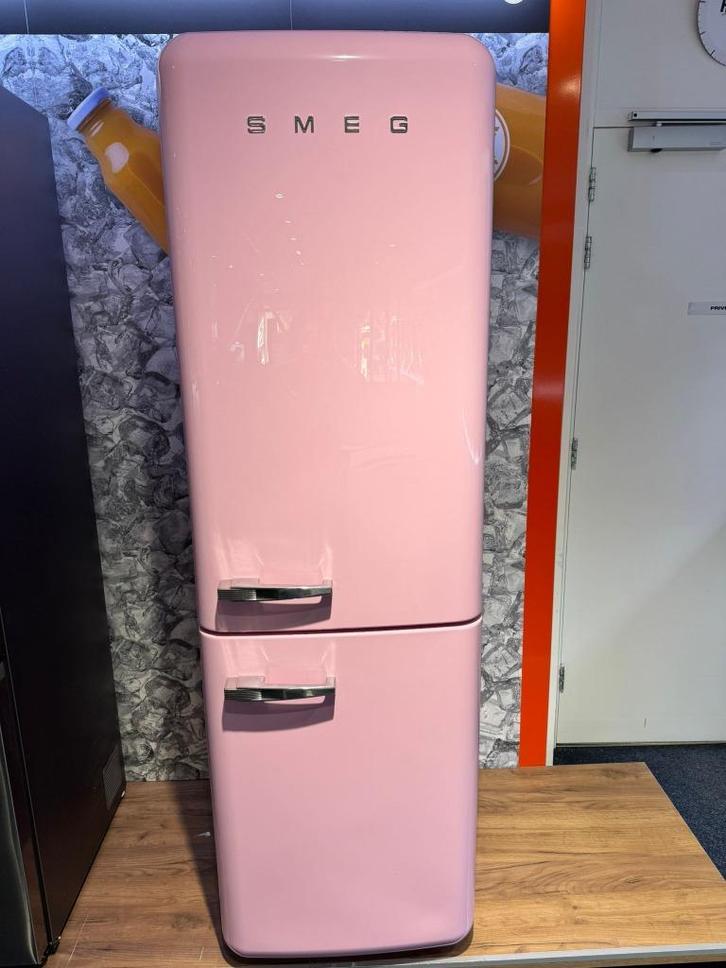 Smeg koelkast koelvriescombinatie nieuw showmodel! FAB32RPK5, Witgoed en Apparatuur, Koelkasten en IJskasten, Nieuw, Met vriesvak