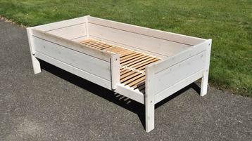 2 stuks Life time bed White wash. beschikbaar voor biedingen