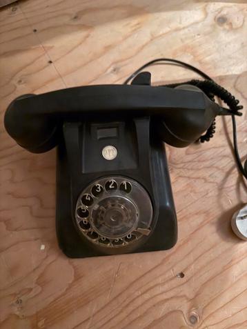 Oude PTT bakelieten telefoon – draaischijfmodel beschikbaar voor biedingen