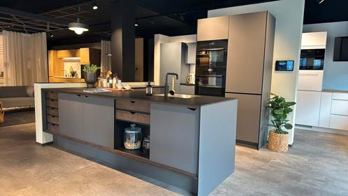 KVIK Prato Grey showroomkeuken- 2595 x 580, Huis en Inrichting, Keuken | Complete keukens, Zo goed als nieuw, Grijs, Ophalen