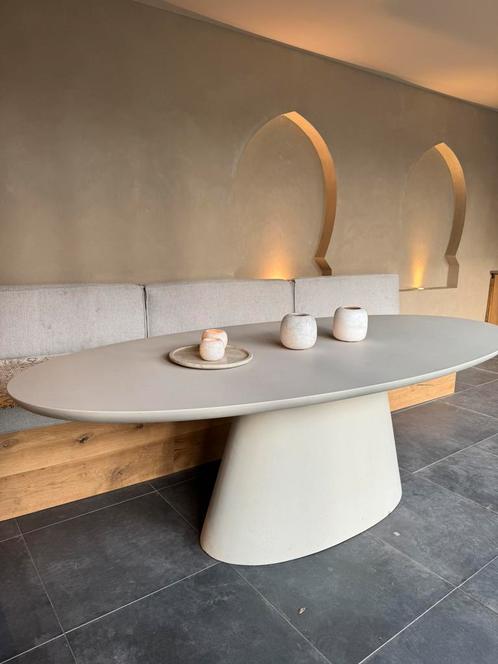 Eettafel beton cire japandi beige, Huis en Inrichting, Tafels | Eettafels, Nieuw, 200 cm of meer, Vijf personen of meer, Ovaal