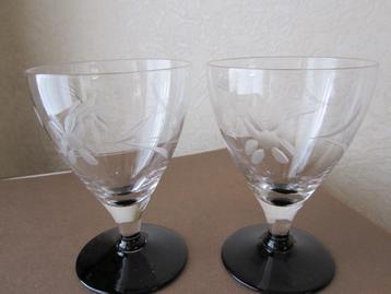 Vijf art deco aperitief glazen - zwarte hyalietvoet - beschikbaar voor biedingen