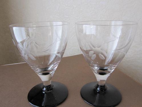 Vijf art deco aperitief glazen - zwarte hyalietvoet -, Antiek en Kunst, Antiek | Glas en Kristal, Verzenden