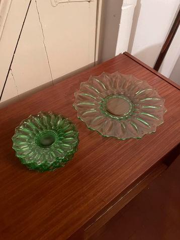Vintage gebaksset groen glas beschikbaar voor biedingen