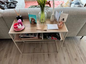 Bijzettafeltje 68 cm hoog x 78 cm breed beschikbaar voor biedingen