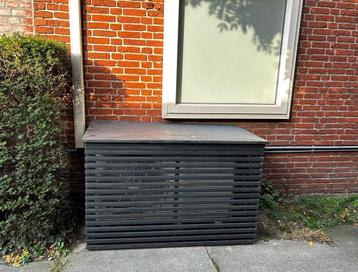Een mooie en robuuste airco buiten-unit op maat gemaakt beschikbaar voor biedingen