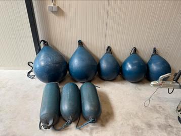 Fenders boeien of stootkussens beschikbaar voor biedingen