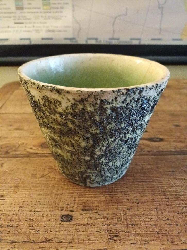 BERKENBAST/ Chamotte/ planter/ bloempot, Antiek en Kunst, Curiosa en Brocante, Ophalen of Verzenden