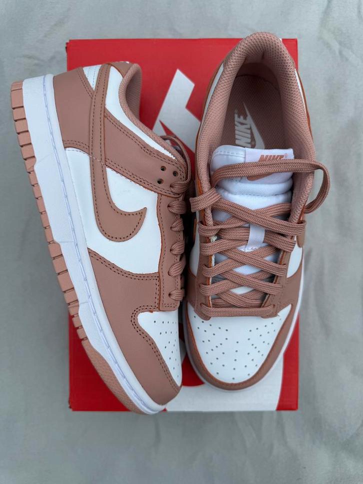 Nike Dunk Low Rose Whisper - Maat 39, Kleding | Dames, Schoenen, Nieuw, Sneakers of Gympen, Roze, Ophalen of Verzenden