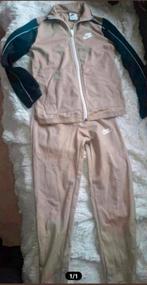Nike Trainingspak Beige Maat S (128-137), Kinderen en Baby's, Kinderkleding | Maat 128, Ophalen of Verzenden, Zo goed als nieuw